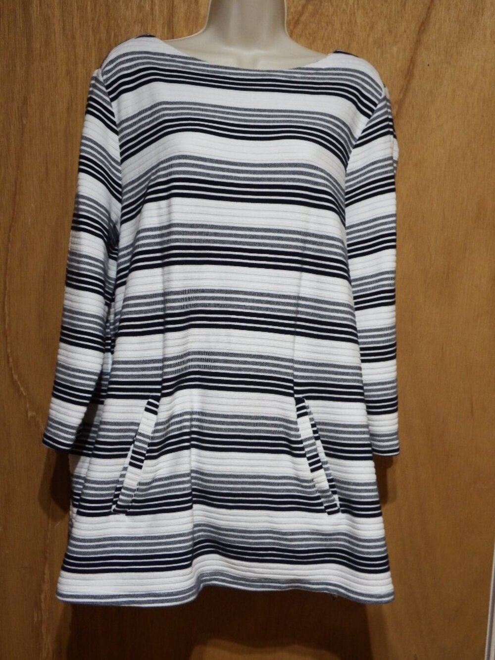 Liz Claiborne Strip tunic style top, Size XXL